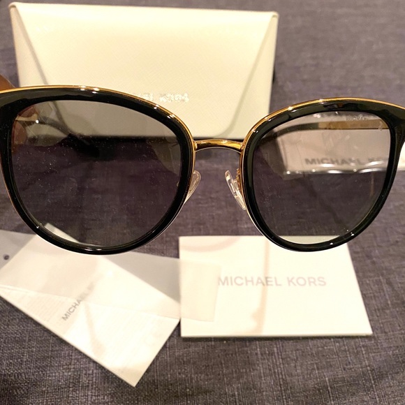 Unnecessary pair of women’s sunglasses - Picture 8 of 8